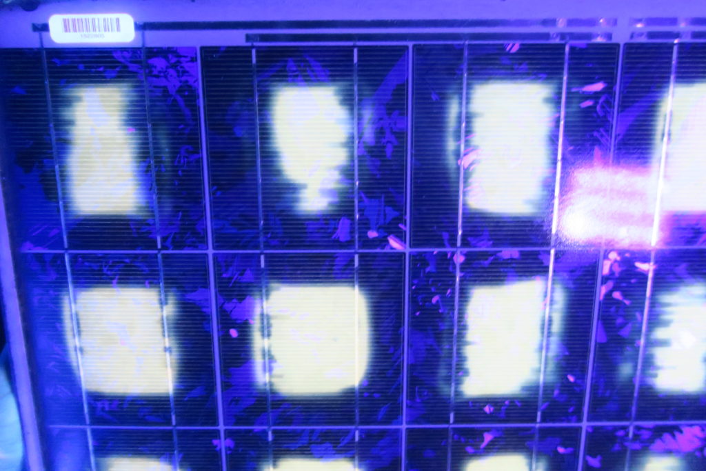 Optimisation de production de centrale photovoltaïque avec l'aide d'une lampe UV