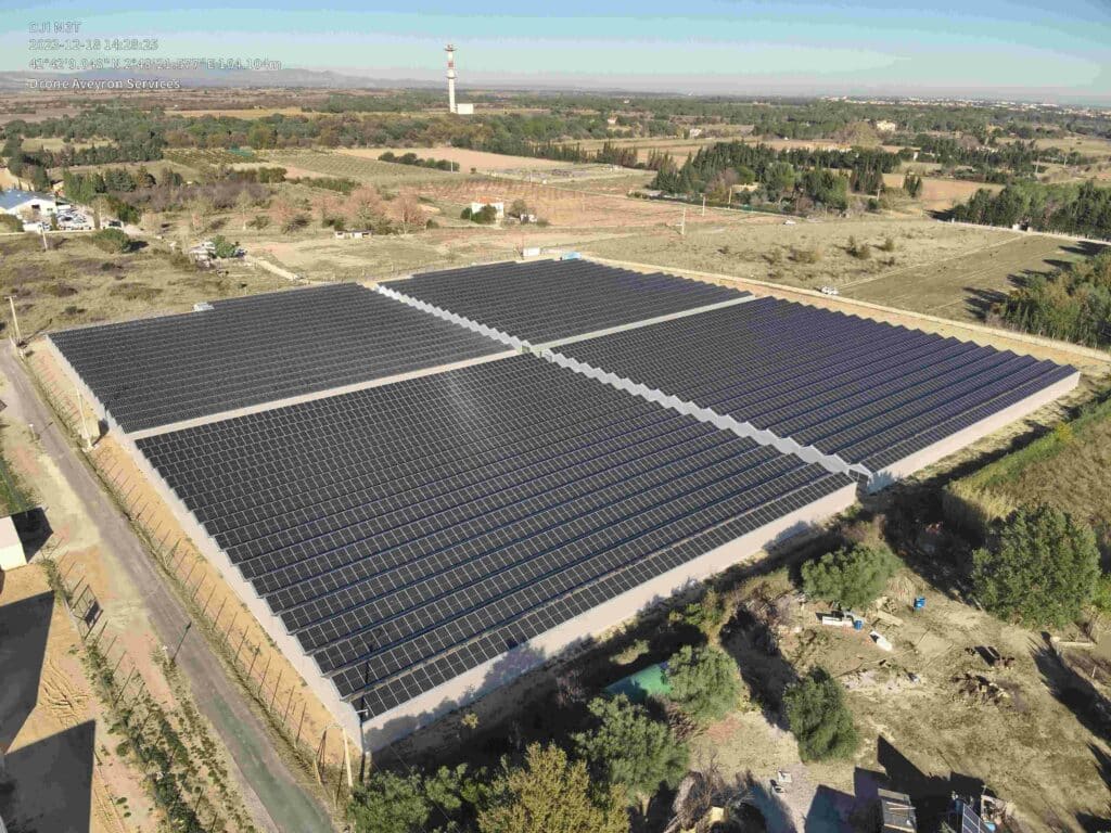 Serre photovoltaïque et dépannage d'une centrale solaire